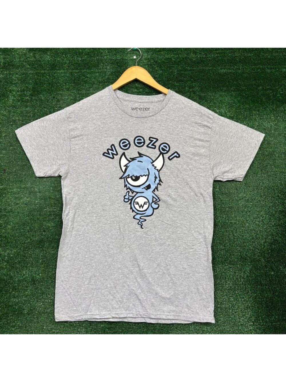 Weezer Thumbs Up Monster Rock Band T-Shirt Size Medium